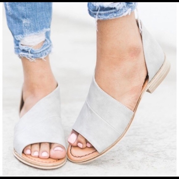 ‼️LAST PAIR SZ 8‼️Beast Gray Cutout Flat Sandals - Picture 2 of 2